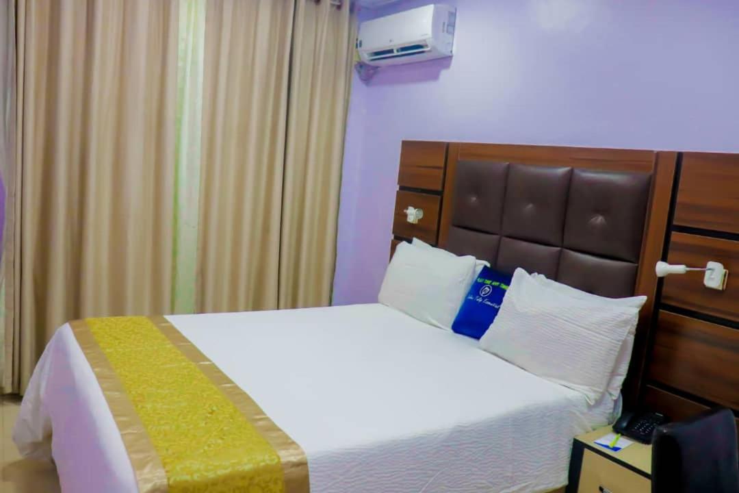 Golden Tulip Hotel- Evergreen Port Harcourt Exterior photo